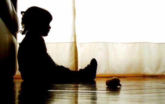 Mulher é presa por suspeita de abusar de criança em festa de aniversário