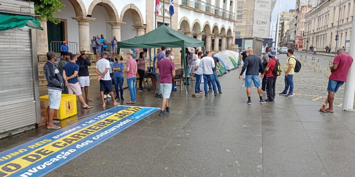 Guardas civis permanecem acampados e protesto deve continuar no Centro