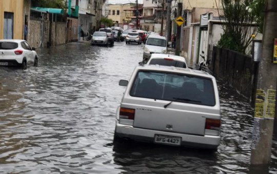 Salvador amanhece novamente com forte chuva; Codesal já recebeu notificações