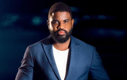 Fotógrafo negro baiano presenteia cadeirante com ensaio autoral no Dia da Mulher