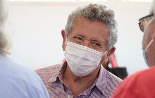 Luiz Caetano aparece como favorito para ser o candidato do PT ao governo 