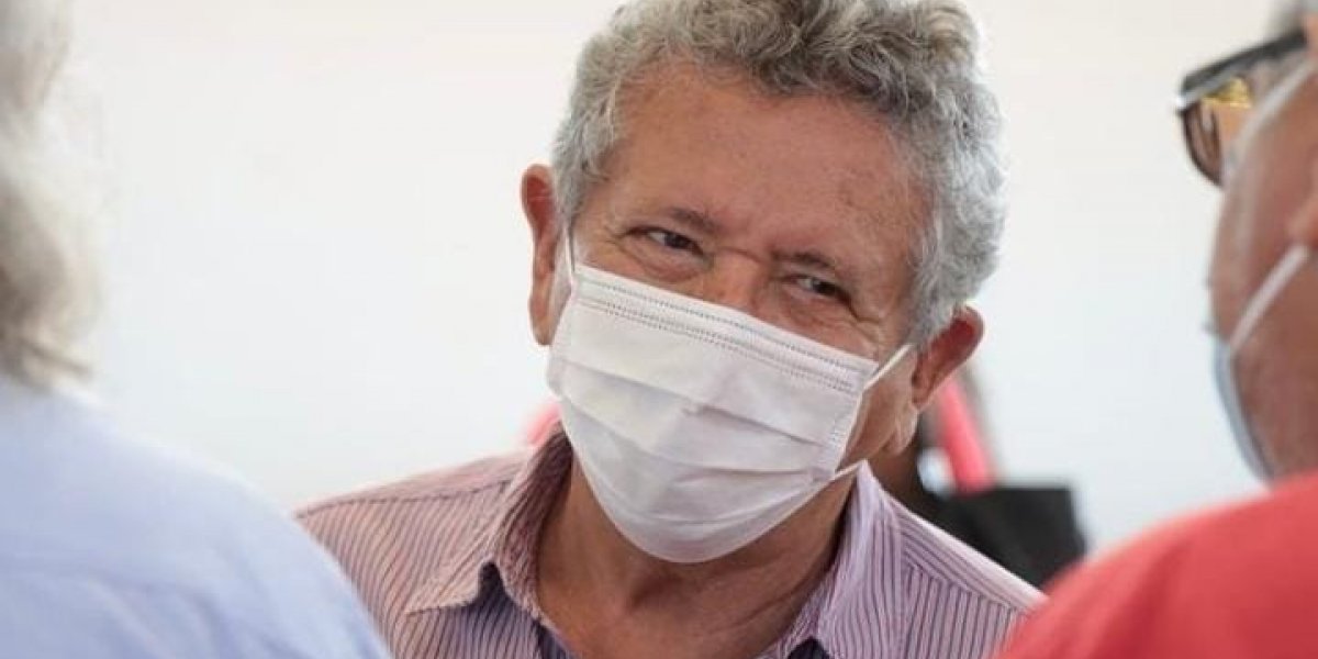 Luiz Caetano aparece como favorito para ser o candidato do PT ao governo