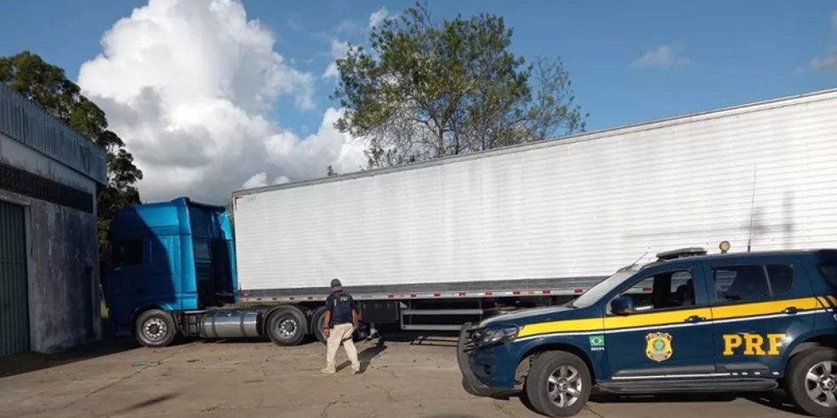 Caminhão com quase cem mil latas de cerveja é apreendido em Encruzilhada