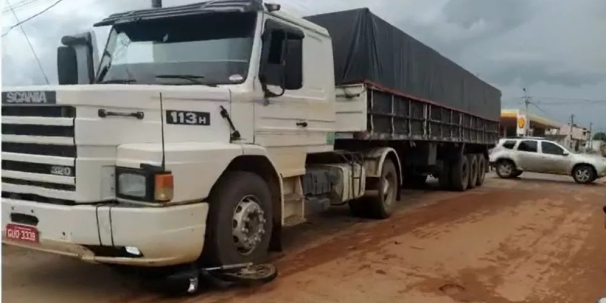 Caminhão atropela moto conduzida por mulher sem habilitação em LEM