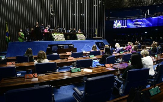 Repúdio à fala de deputado marca homenagens do Congresso às mulheres