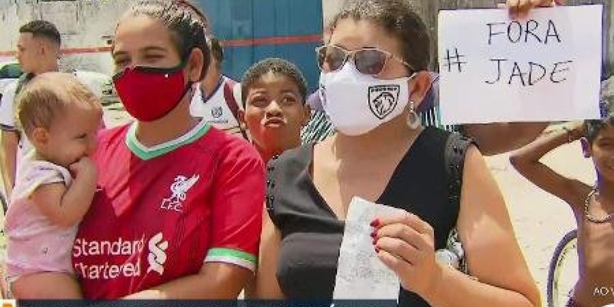 BBB 22: População faz protesto contra Jade Picon em entrevista da Globo