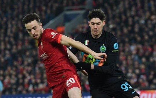 Liverpool perde pra Inter de Milão, mas avança de fase na Liga dos Campeões 