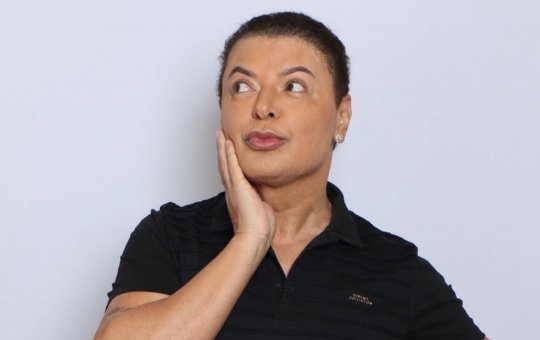 Estudante de direito acusa David Brazil de ter 'ficado' com ex-namorado dela