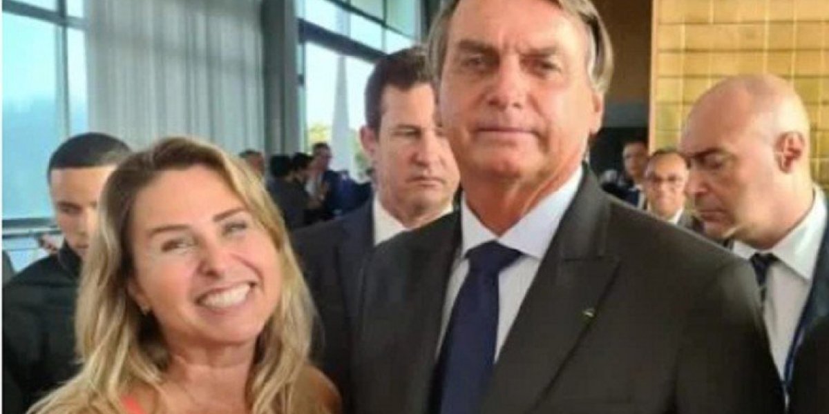 Ex-Paquita se encontra com Bolsonaro e cogita candidatura a deputada do Rio