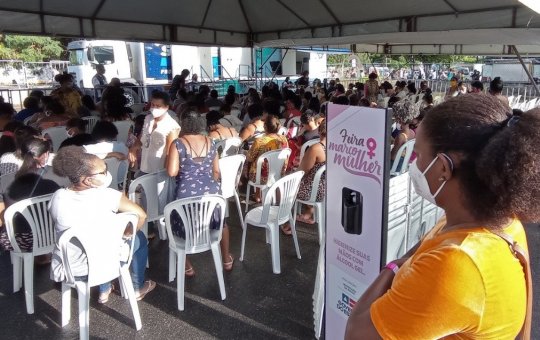 Rui participa da abertura de feira que oferece serviços de saúde às mulheres