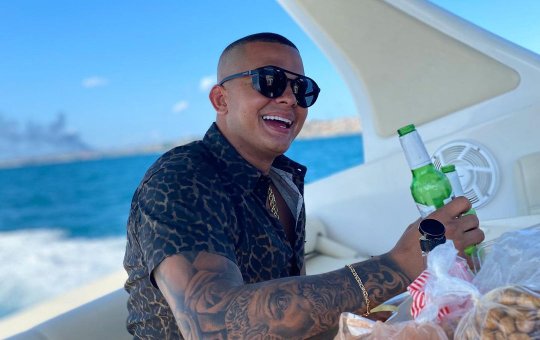 Homem é espancado em briga de trânsito e indica digital influencer como agressor