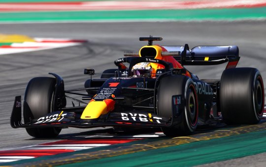 Max Verstappen faz volta mais rápida em etapa de testes da Fórmula 1 no Bahrein