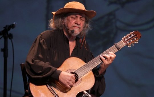 Internado por causa da Covid-19, Elomar Figueira é extubado