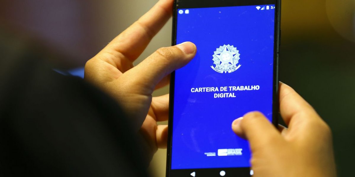 Afastamento do trabalho recua no final de 2021, diz Ipea