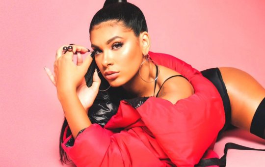 Pocah é internada por prender gases e recomenda: "Não tenham vergonha"