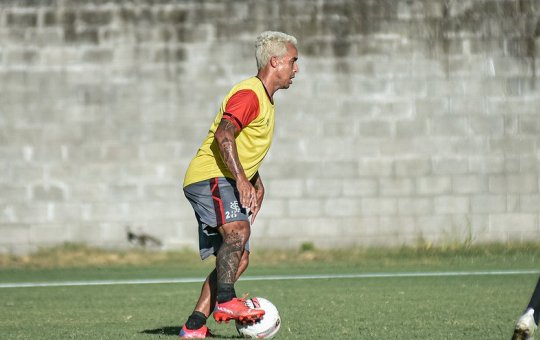 "Não tem nenhuma pressão sobre mim", diz Jadson sobre jogo decisivo do Vitória