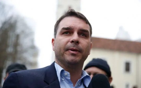 Flávio Bolsonaro vota sim à Lei Paulo Gustavo; bolsonaristas criticam medida