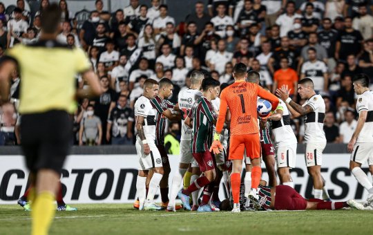 Libertadores: Nos pênaltis, Flu é superado pelo Olimpia e fica fora dos grupos