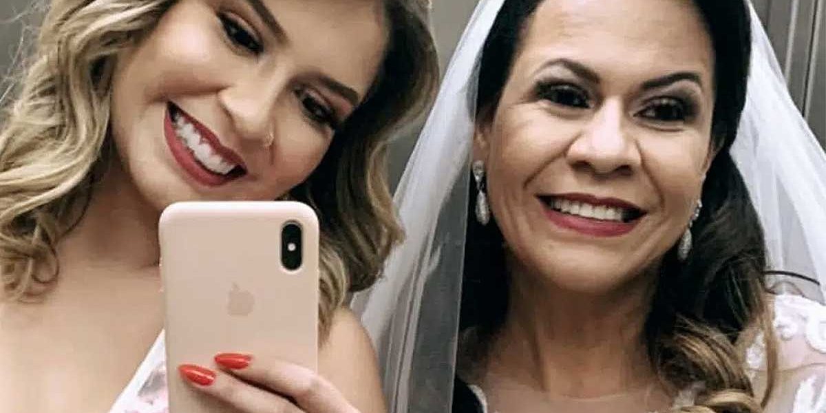 Mãe de Marília Mendonça encontra foto tirada no momento do acidente da cantora