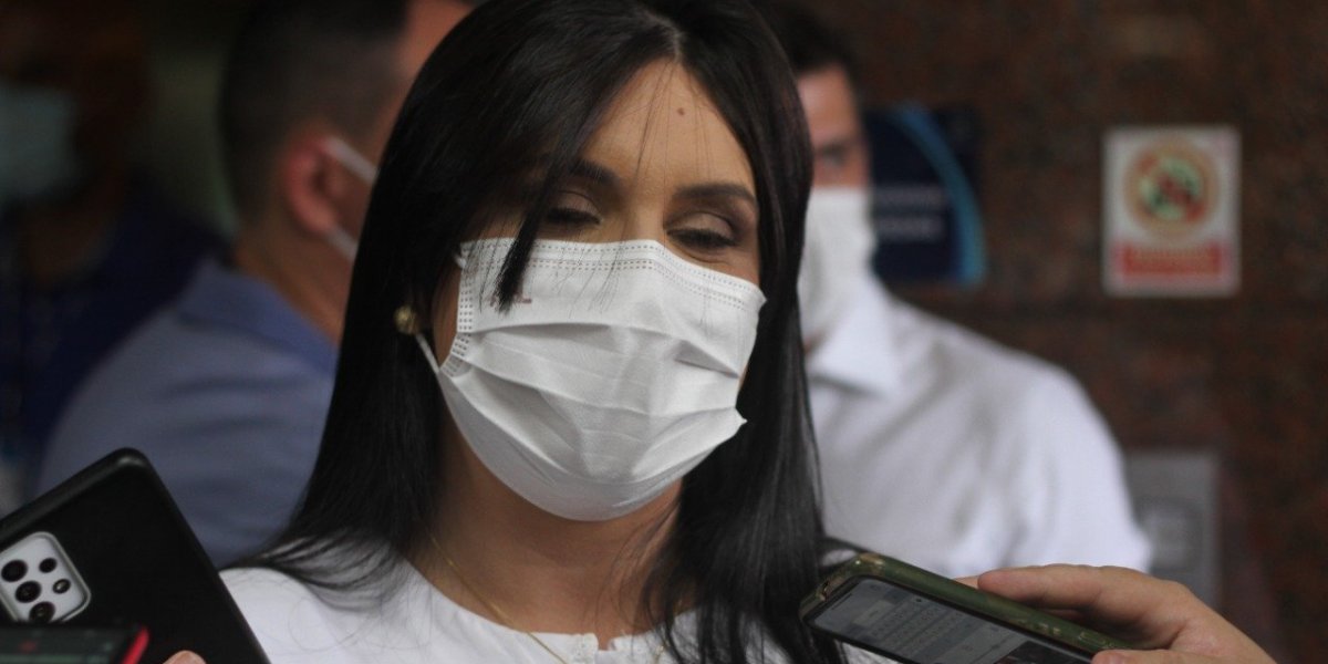 Dayane Pimentel detona Bolsonaro: 'Rompeu com todas as promessas de campanha'