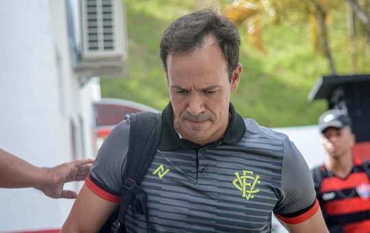  Vitória demite o técnico Dado Cavalcanti depois de eliminação
