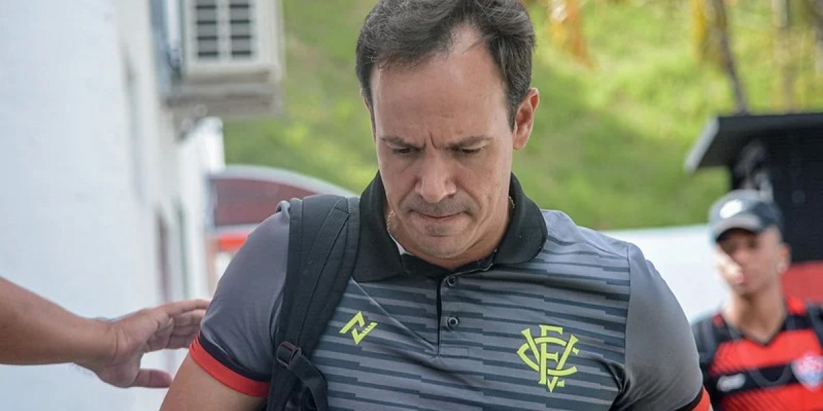 Vitória demite o técnico Dado Cavalcanti depois de eliminação