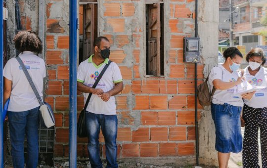 Agentes da educação visitam casas de alunos faltosos no combate à evasão escolar