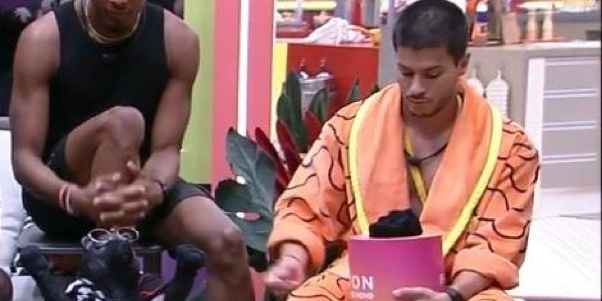 Eli levanta suspeita de que Arthur trapaceou no sorteio da Prova do Anjo do BBB