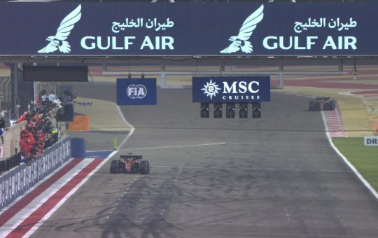 Charles Leclerc vence GP do Bahrein com direito a dobradinha da Ferrari