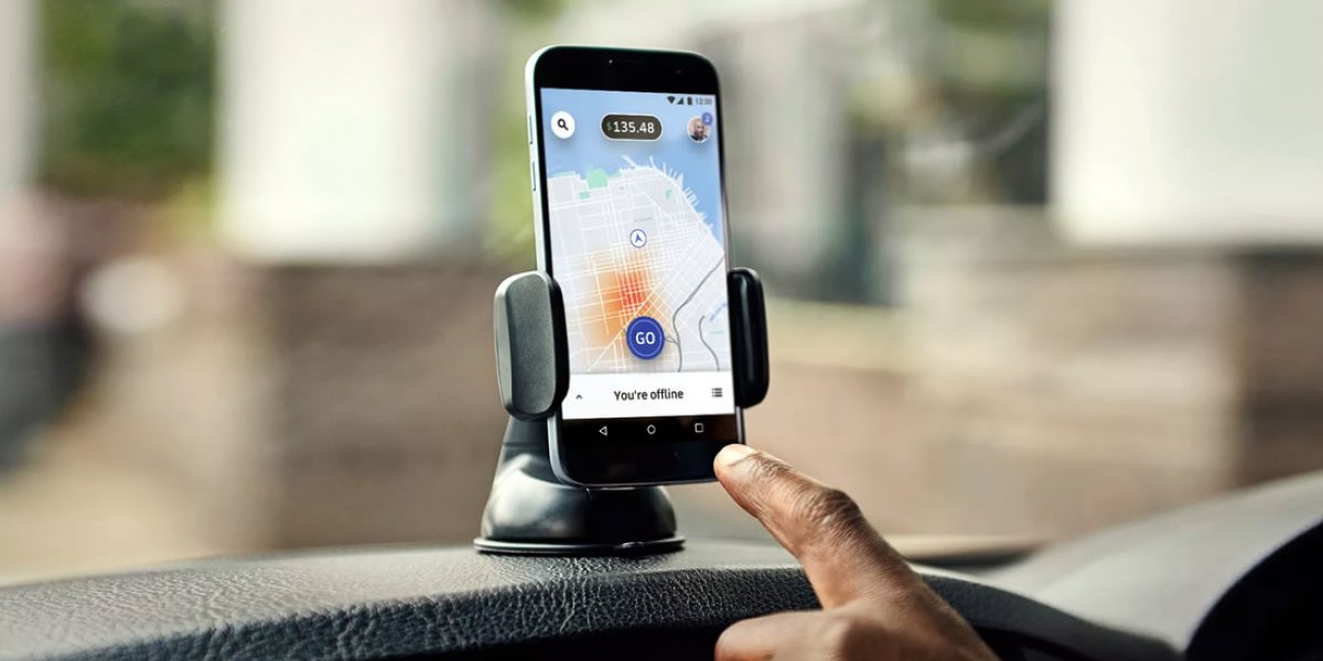 Homem é executado após carro por aplicativo ser interceptado em Salvador