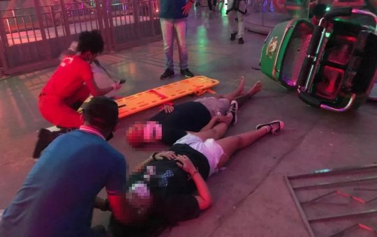 Pai e filha são arremessados de brinquedo em shopping de Lauro de Freitas