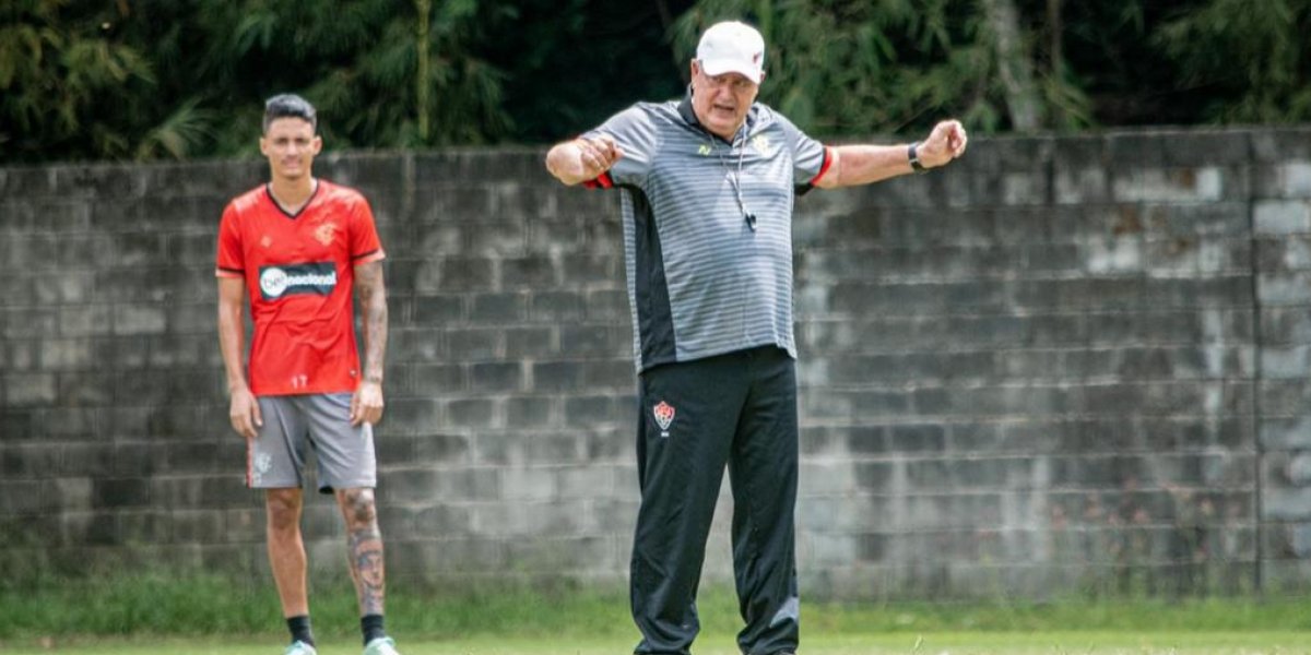 Geninho comanda treino e prepara Vitória para jogo contra o Glória-RS