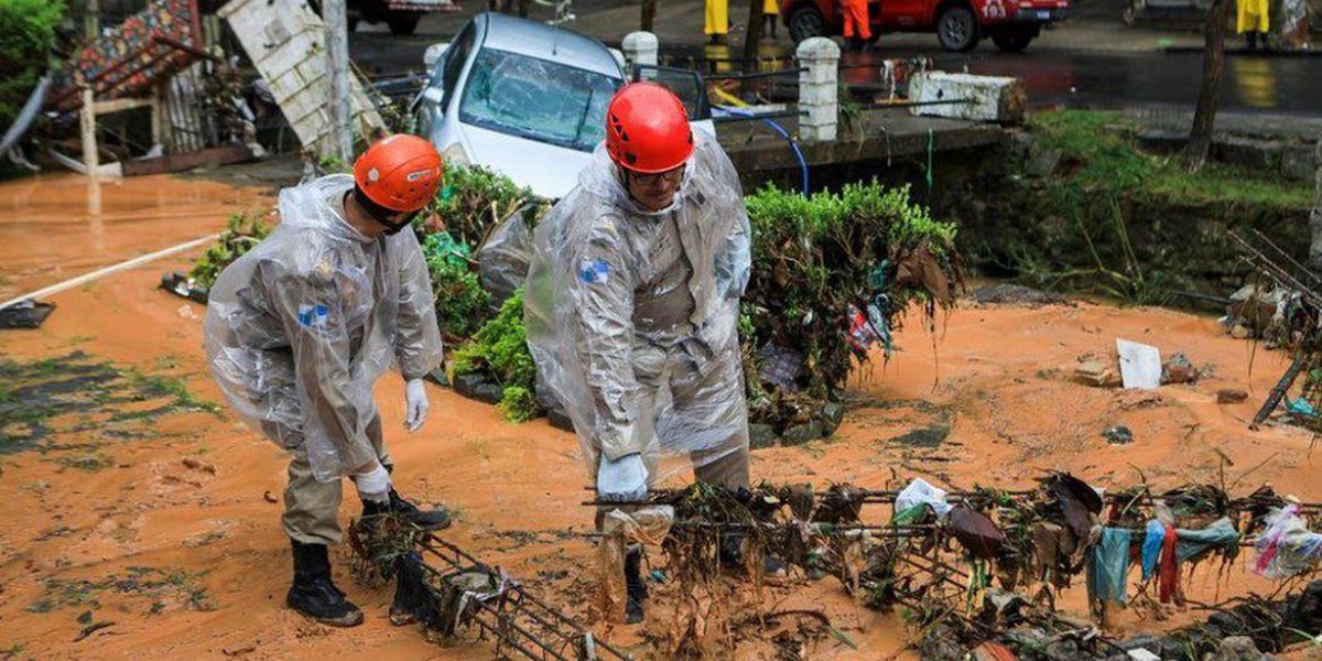Equipes buscam quatro desaparecidos em Petrópolis