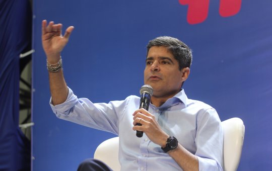 ACM Neto nega conversa com ex-ministro José Dirceu