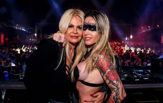 Namorada de Monique Evans é detida acusada de furtar perfumes em loja