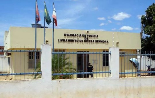 Homem é preso por agredir companheira com ferro em Livramento de Nossa Senhora