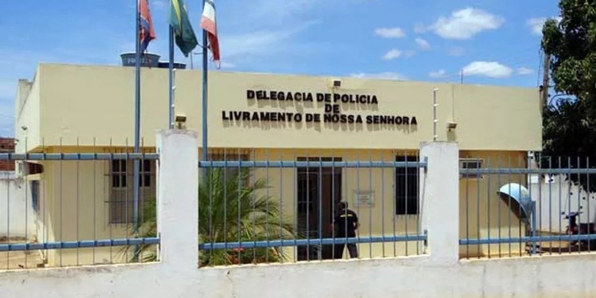 Homem é preso por agredir companheira com ferro em Livramento de Nossa Senhora