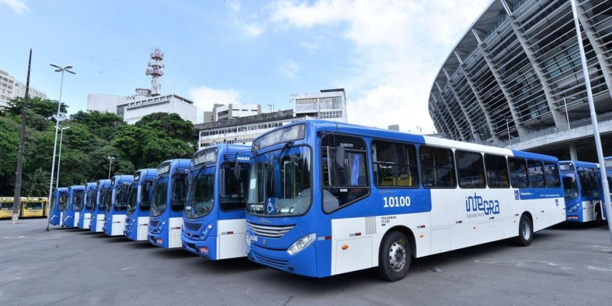 Em protesto, ex-rodoviários da CSN bloqueiam garagem de ônibus em Salvador