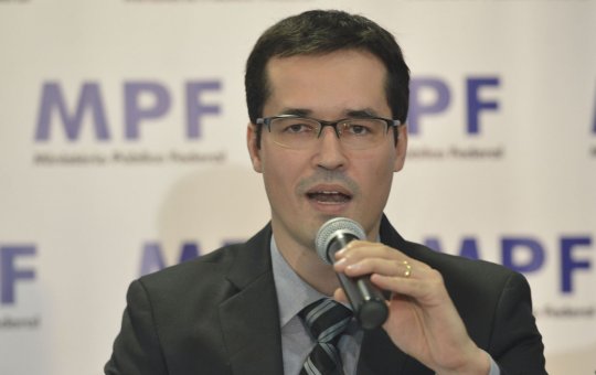 Deltan Dallagnol diz estar recebendo Pix de apoiadores para indenizar Lula