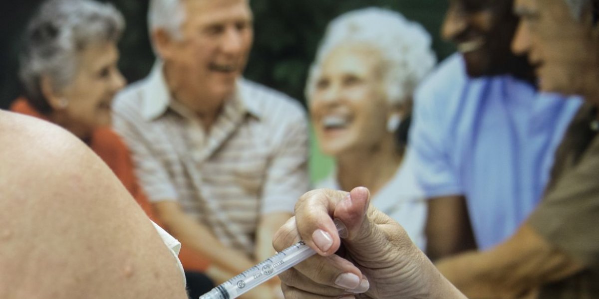 Saúde recomenda segunda dose de reforço para idosos acima de 80 anos