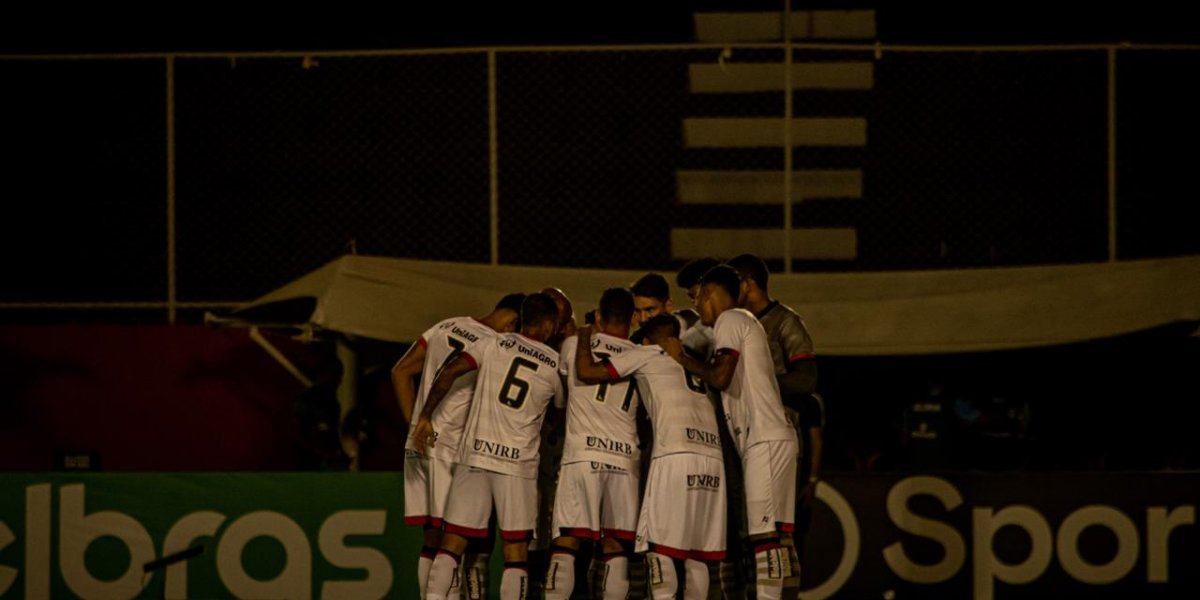 Vitória joga mal, mas vence Glória e avança na Copa do Brasil