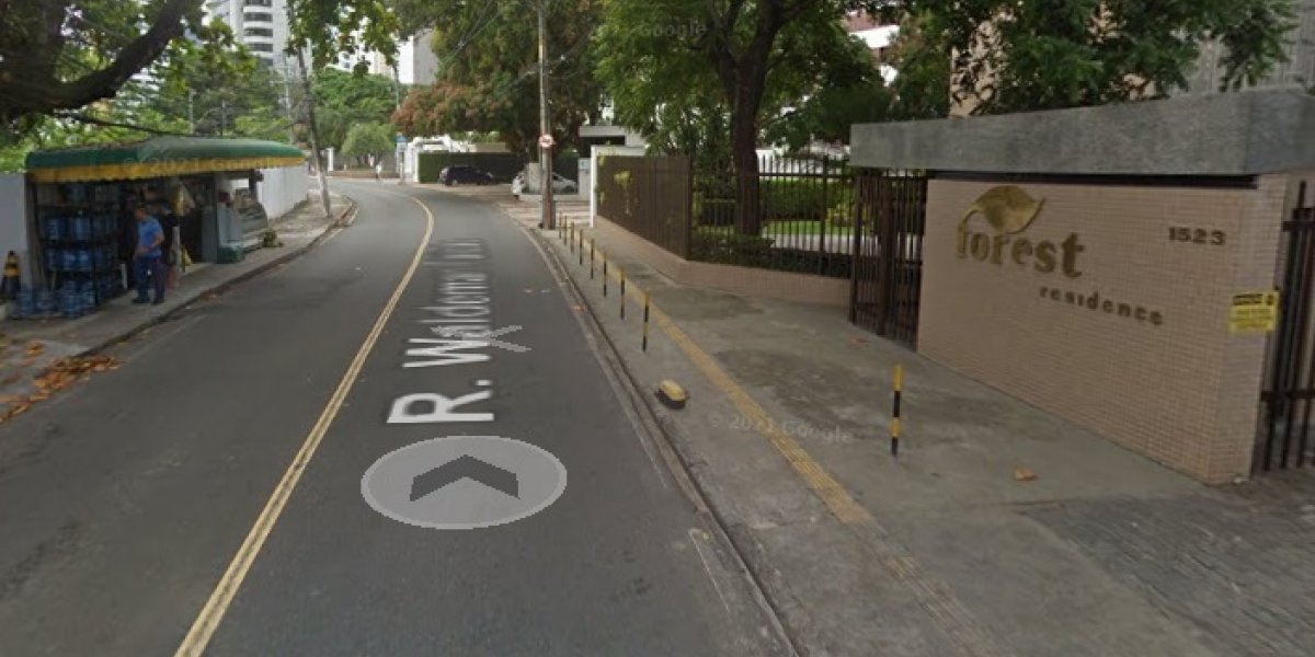 Armados criminosos roubam carro de luxo no Horto Florestal em Salvador