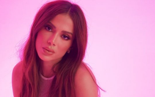 Histórico: Anitta assume 2º lugar no ranking global com hit 'Envolver'