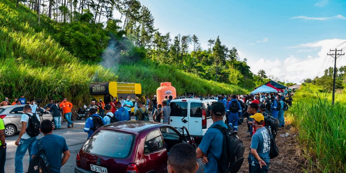 Entidades e população realizam ato em frente à Refinaria de Mataripe