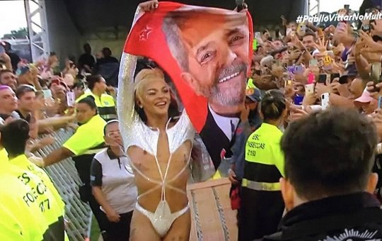 Partido de Bolsonaro aciona TSE após falas de Pabllo Vittar no Lollapalooza