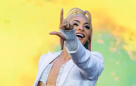 Após ato de Pablo Vittar, TSE atende pedido de Bolsonaro contra Lollapalooza