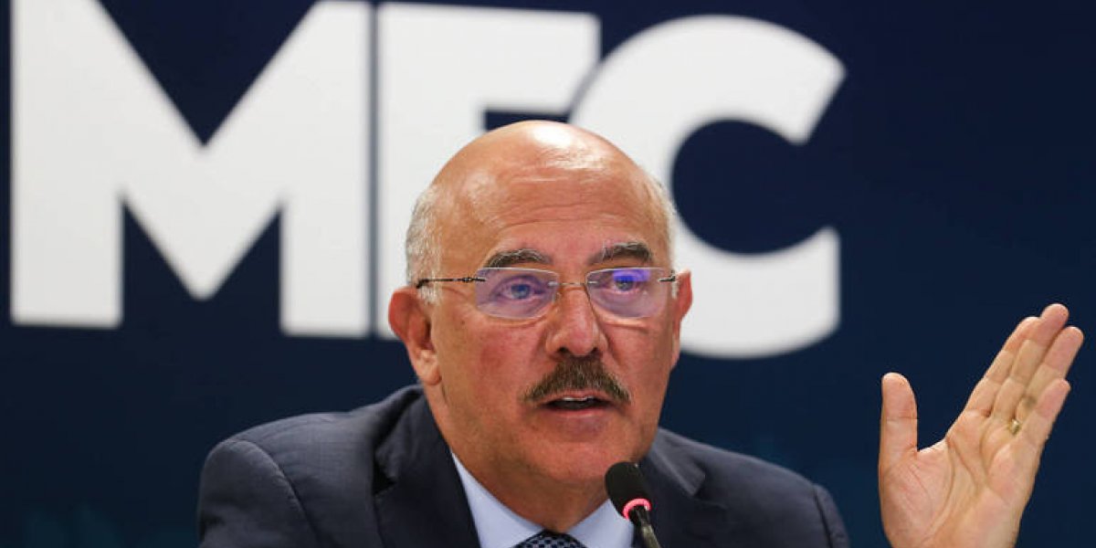 Ministro da Educação entrega pedido de exoneração para Bolsonaro