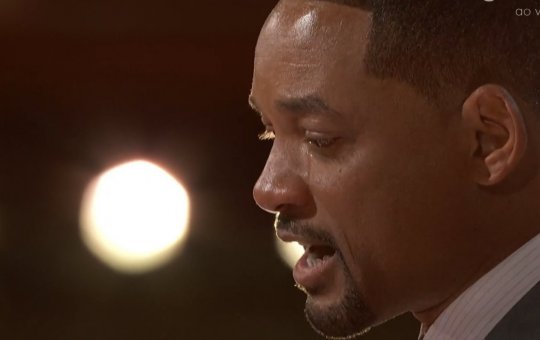 “Reagi de forma emotiva”, diz Will Smith após agressão a Chris Rock