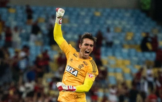 Bahia fecha a contratação de goleiro ex-Flamengo
