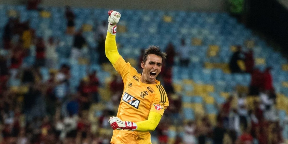 Bahia fecha a contratação de goleiro ex-Flamengo